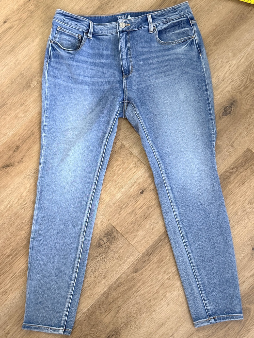 Light Blue Women’s Skinny Jeans - Time & Tru Size 16